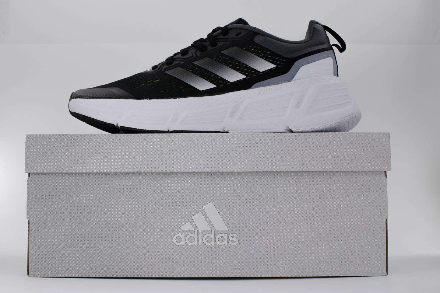Tenis Adidas Questar