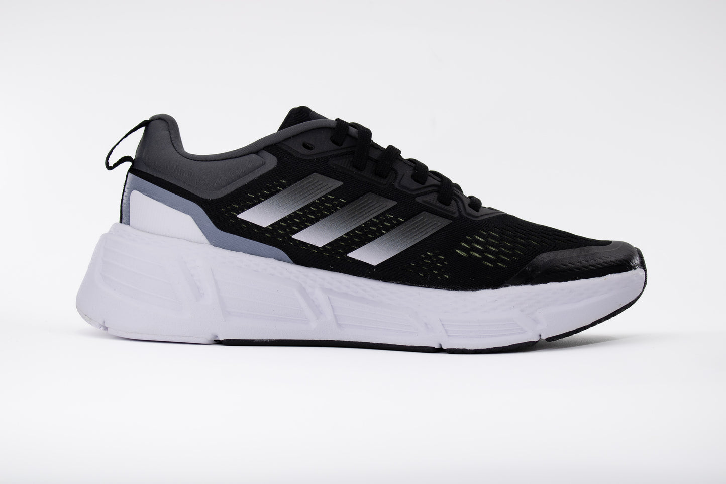 Tenis Adidas Questar
